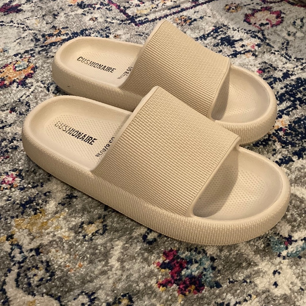 Khaki Cushionaire chunky slides